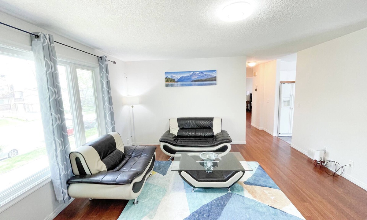 Ranchlands House | 2 Bed rooms, 3 beds with garage for a cozy stay in Calgary