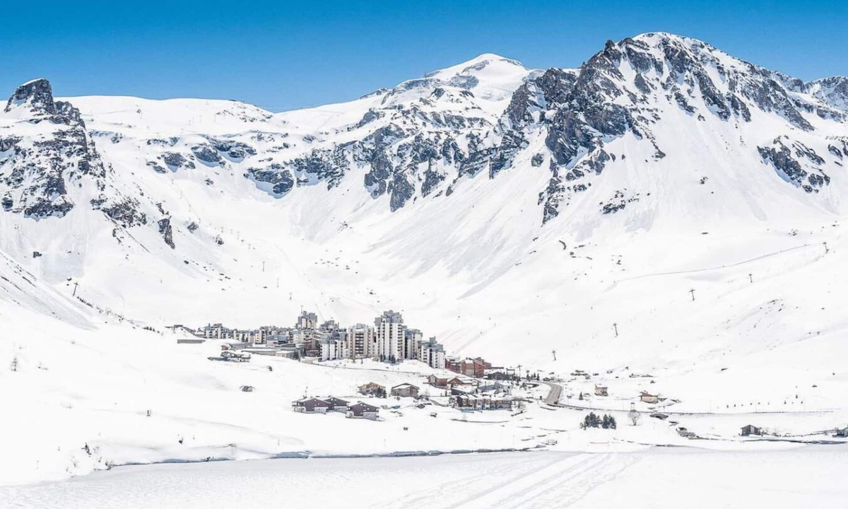 Tignes le Lac Apartment | 20m from resort center, 6th floor, view mountain/lake, balcony, tv, ski locker, 64m², Tignes