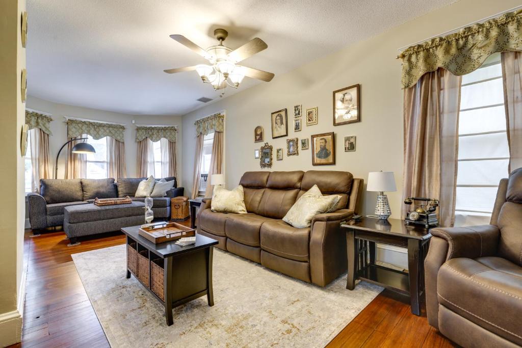 Springfield House | 3 Mi to Dtwn Springfield: Winter Retreat w/Office
