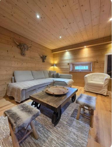 Barcelonnette Apartment | Appartement au rez de jardin d'une villa Mexicaine