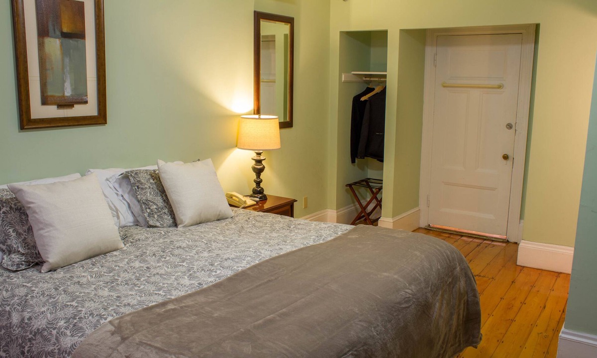 Cleveland Circle House | Beacon Inn 1750