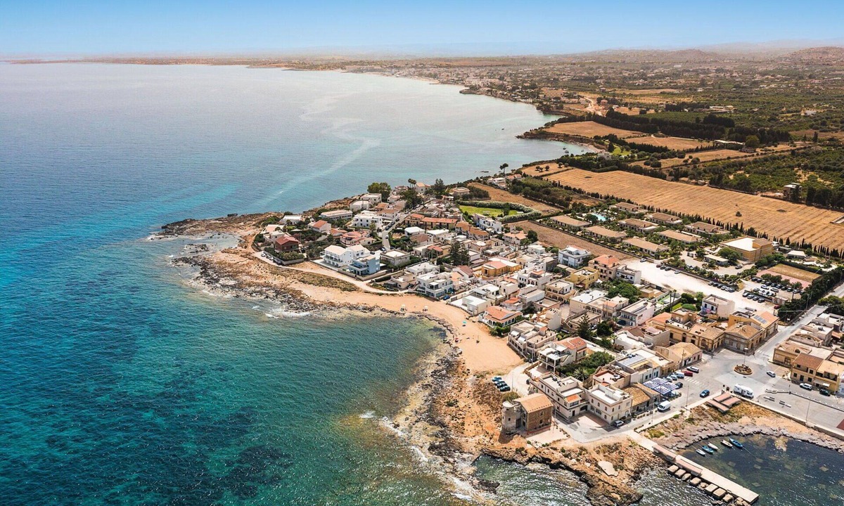 Calabernardo Villa | Brezza di Mare - House for 6 People directly on the Sicilian sea