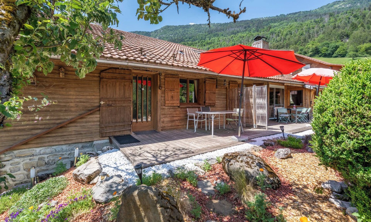 Thones Ski Chalet | Chalet Iris with jacuzzi in chalet in the heart of the Thônes Valley
