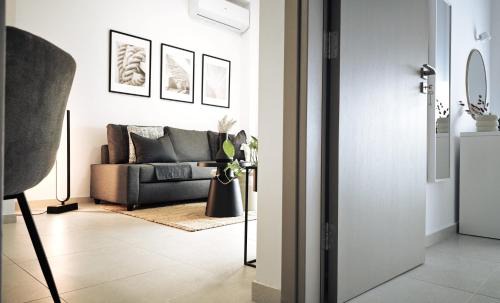 Larnaca Apartment | City and Sea 12