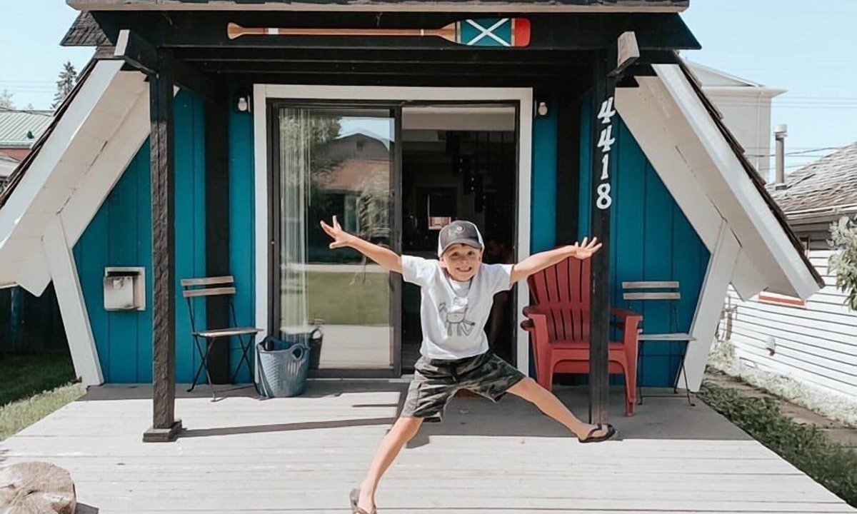 Sylvan Lake Cabin | Cozy A-frame cabin 1/2 block from the gorgeous Sylvan Lake beach, parks & pubs
