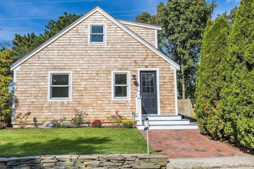 Yarmouth Port Villa | Cozy Luxury Cape Cod Villa- 5 min to Beach!