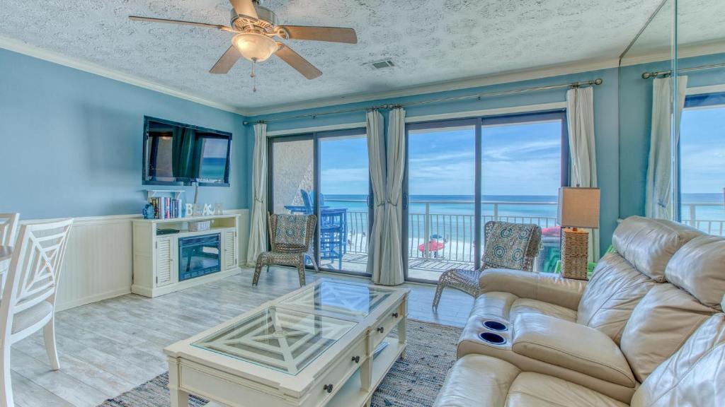 Crystal Beach House | Crystal Villas 6A - Just a few steps and your toes will be in the sand with Beach Service Included