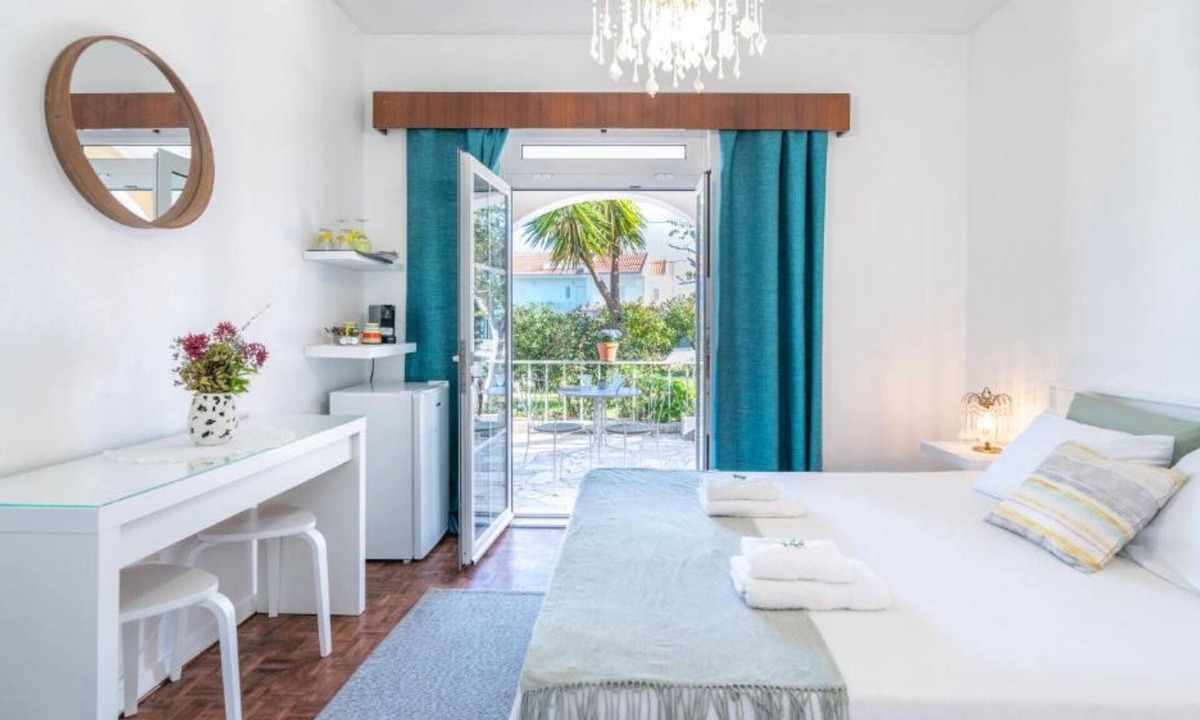 Pera House | Double room with private bathroom, balcony and garden view