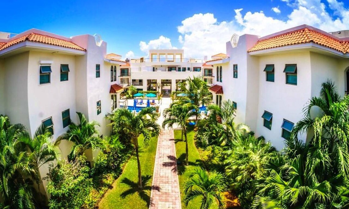 Playacar Condo | Elegant & Quiet 2BR Oasis in Playacar- 5 Min to Beach, Pool AcccessGolf & Tennis