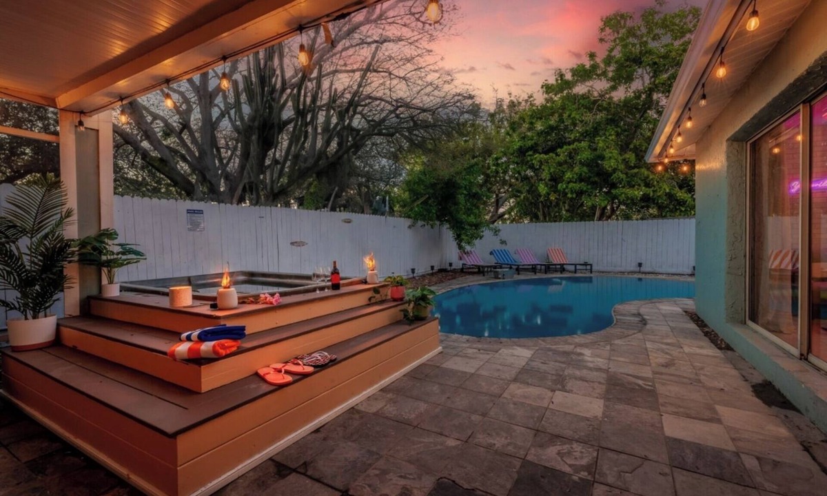 Largo Villa | Heated Pool Hot Tub Outdoor Kitchen