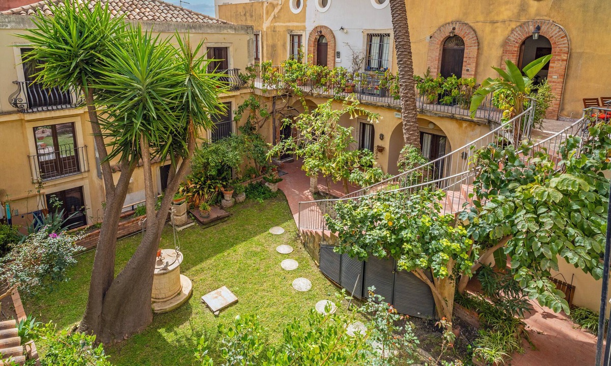 Taormina Apartment | Holiday Home 'Casa Florio' with Shared Terrace, Wi-Fi and Air Conditioning