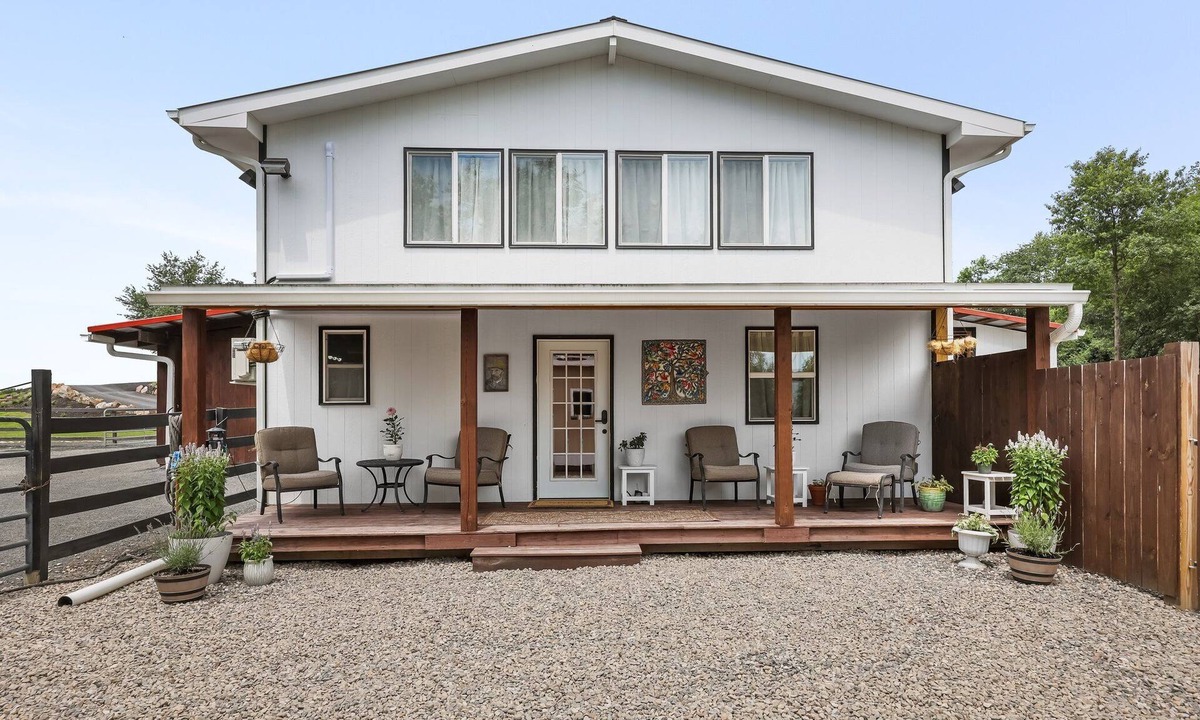 Middletown Cottage | Lakefront Cottage 10 min to Legoland Farmstay