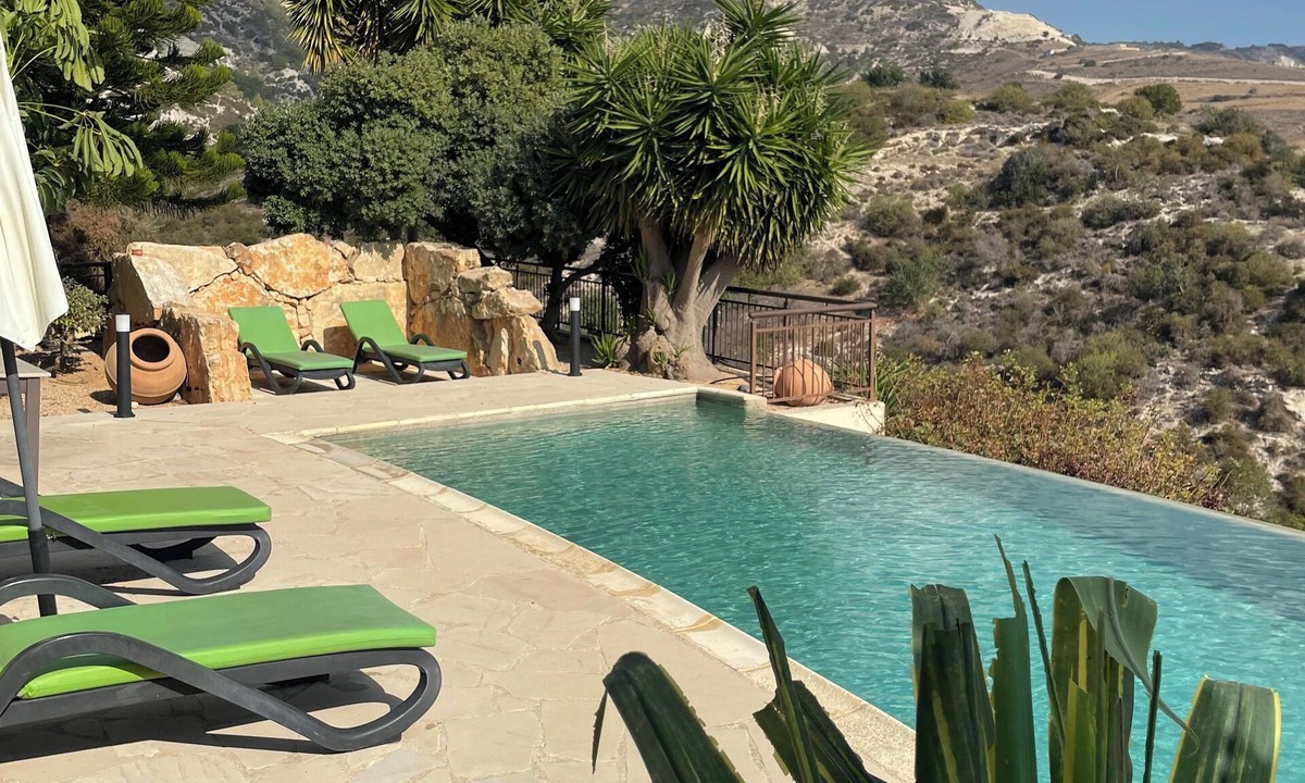 Peyia Town Villa | Lovely Peyia Villa. Wifi, Private Pool, full TV package. Village/beach nearby