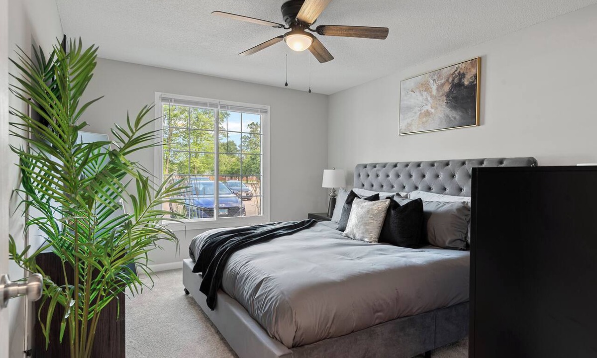 Springfield Apartment | Modern King Suite | Private Patio | Near Hospitals