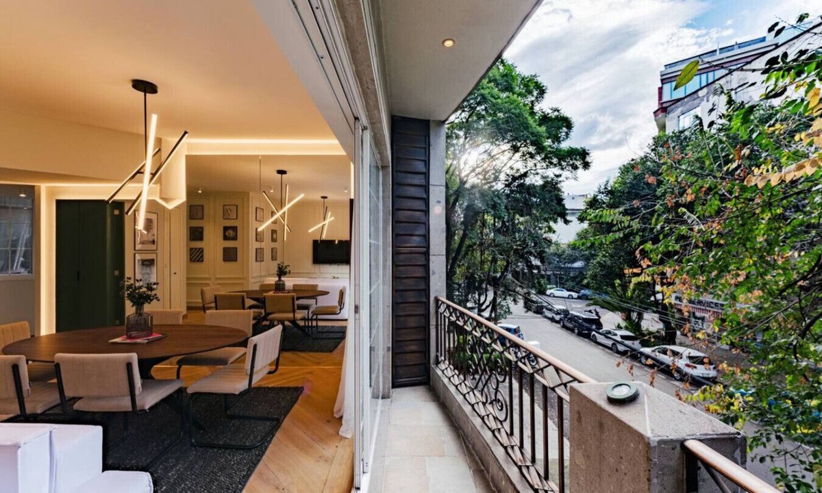 Polanco Apartment | Polanco Gem with Balcony and Office Nook