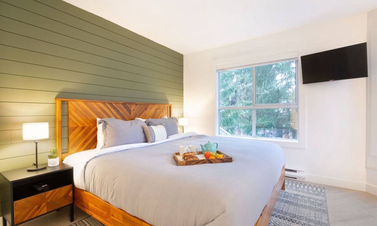 Village North Villa | Private HotTub.Central 2BR - Free Parking+Pool+A/C