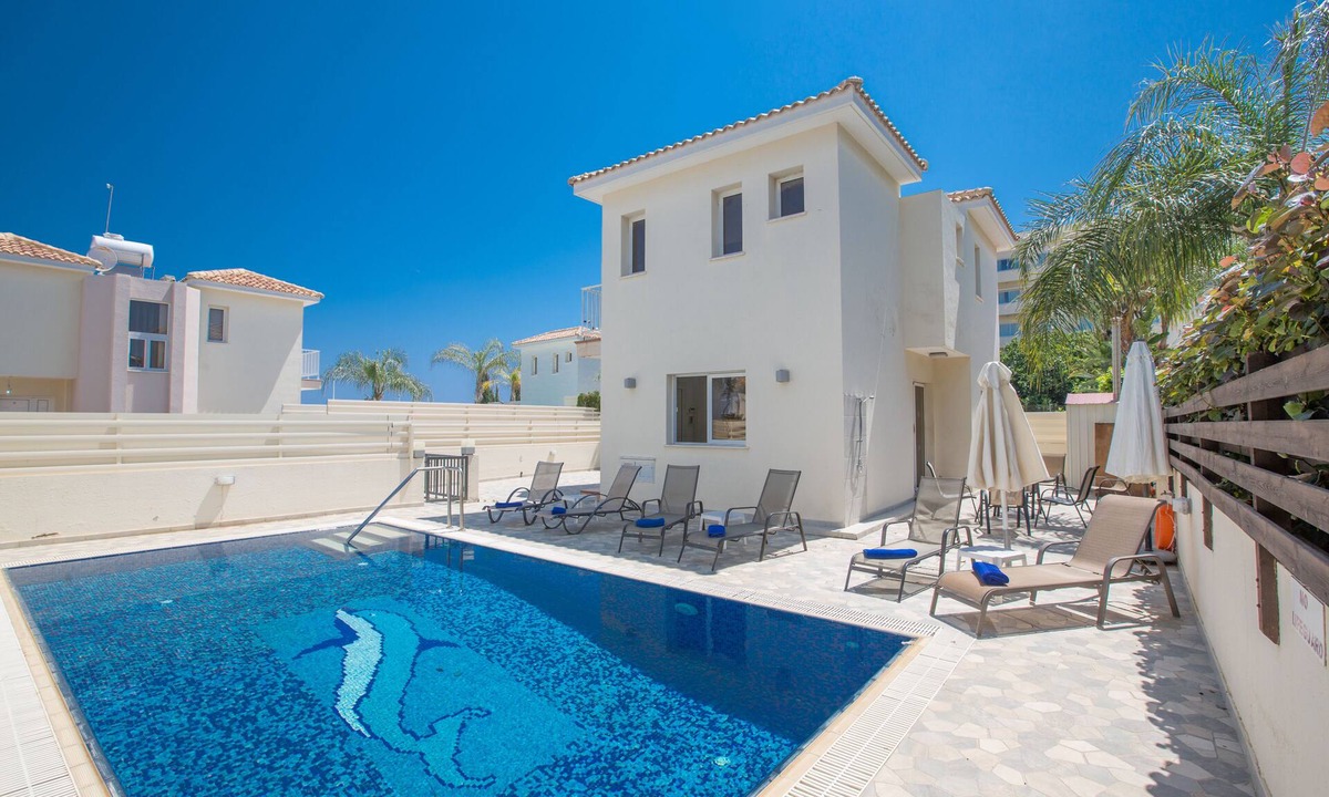 Protaras Villa | Protaras Holiday Villa PV5 - a villa that sleeps 7 guests in 3 bedrooms