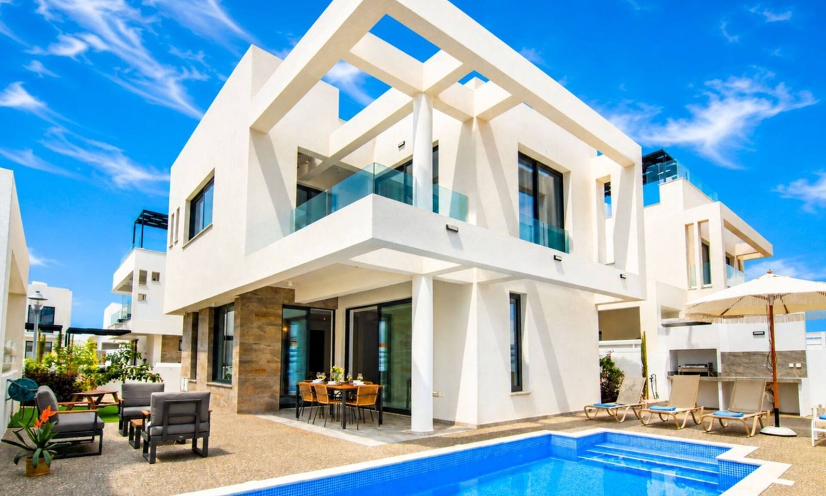 Pernera Villa | QUEEN ISABELLA LUXURY VILLA