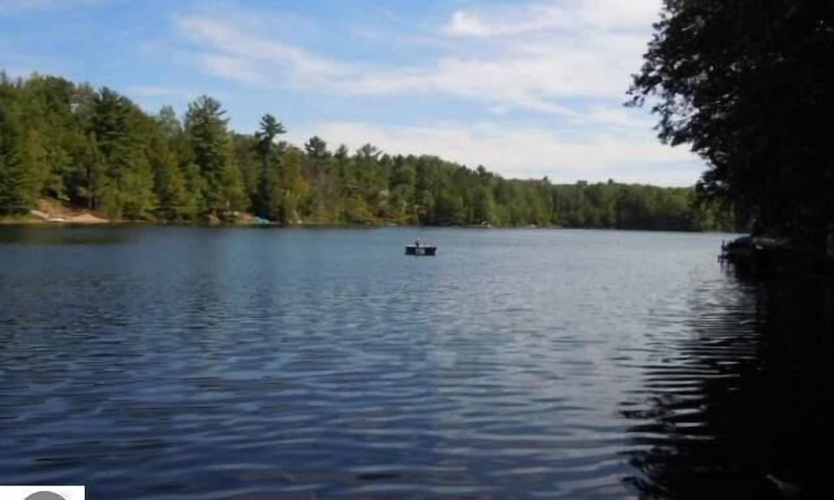 Mayfield House | Relax On a Private Lake! Minutes from Traverse City