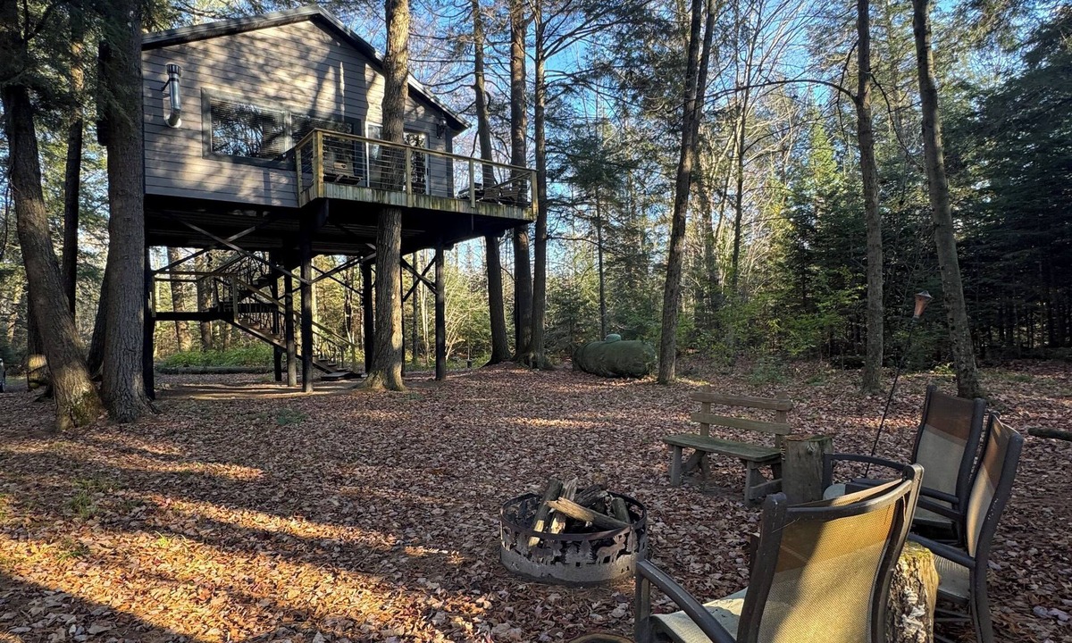 Deerbrook Cabin | Secluded Treehouse w/River & Trail Access
