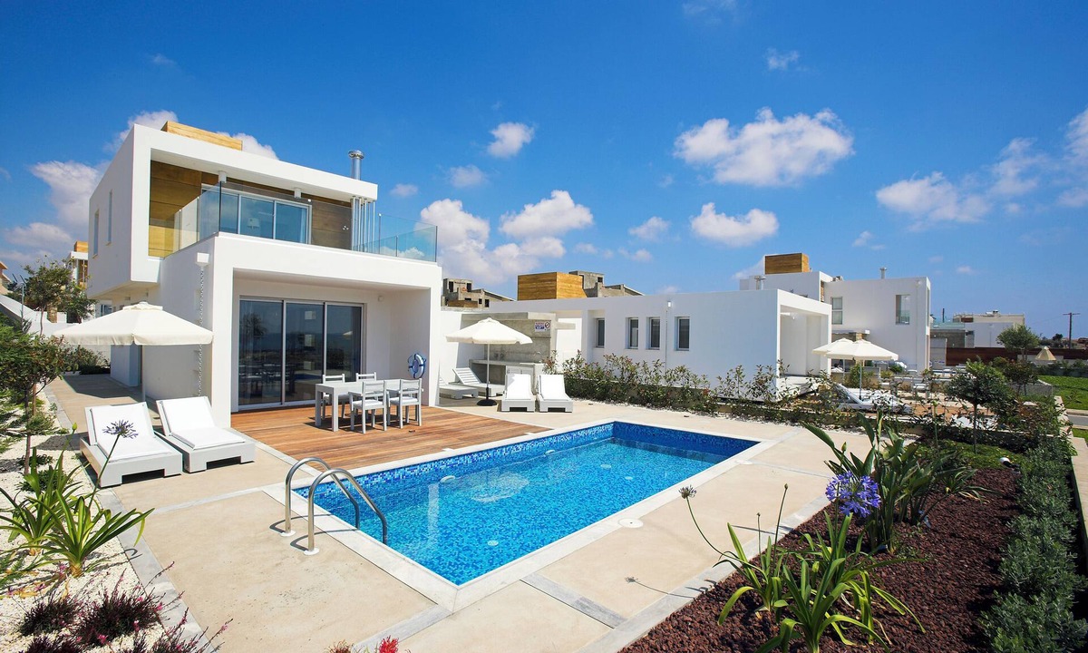 Paphos Villa | Superb beach villa - 2 bedrooms (202) Modern HEATED Pool, Villas for GROUPS (1)