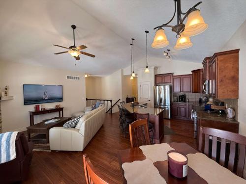 Camdenton Villa | TeeTime Retreat Dual-Unit Stay with Boat Slip
