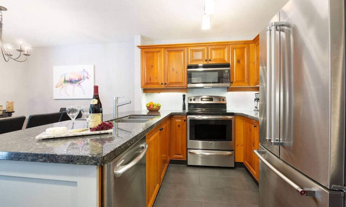 Upper Village Villa | Upgraded Mountainside 3BR TH Ski-in, w/Private HT