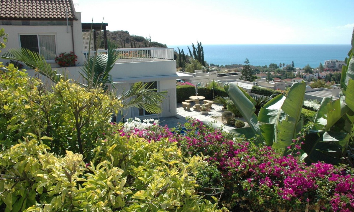 Pissouri Villa | Villa Acanthus in Pissouri, Cyprus, walking distance to the sea