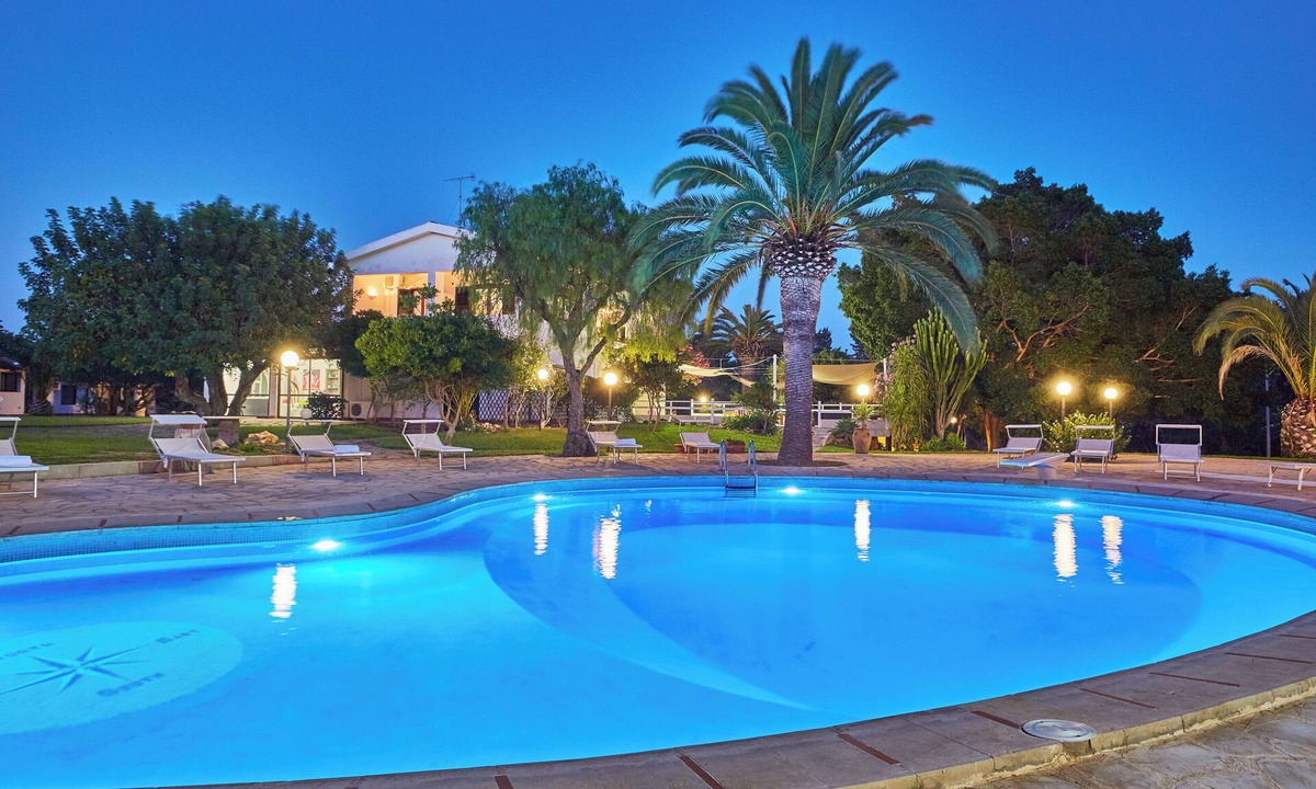 Marina di Modica Villa | Villa Maganuco Park - Pool, Sea and Garden 300 meters from the beach
