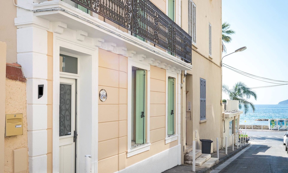 Le Mourillon Villa | Villa 'Mourillon Maison et Jardin 6-8 pers' with Private Terrace, Wi-Fi, and Air Conditioning