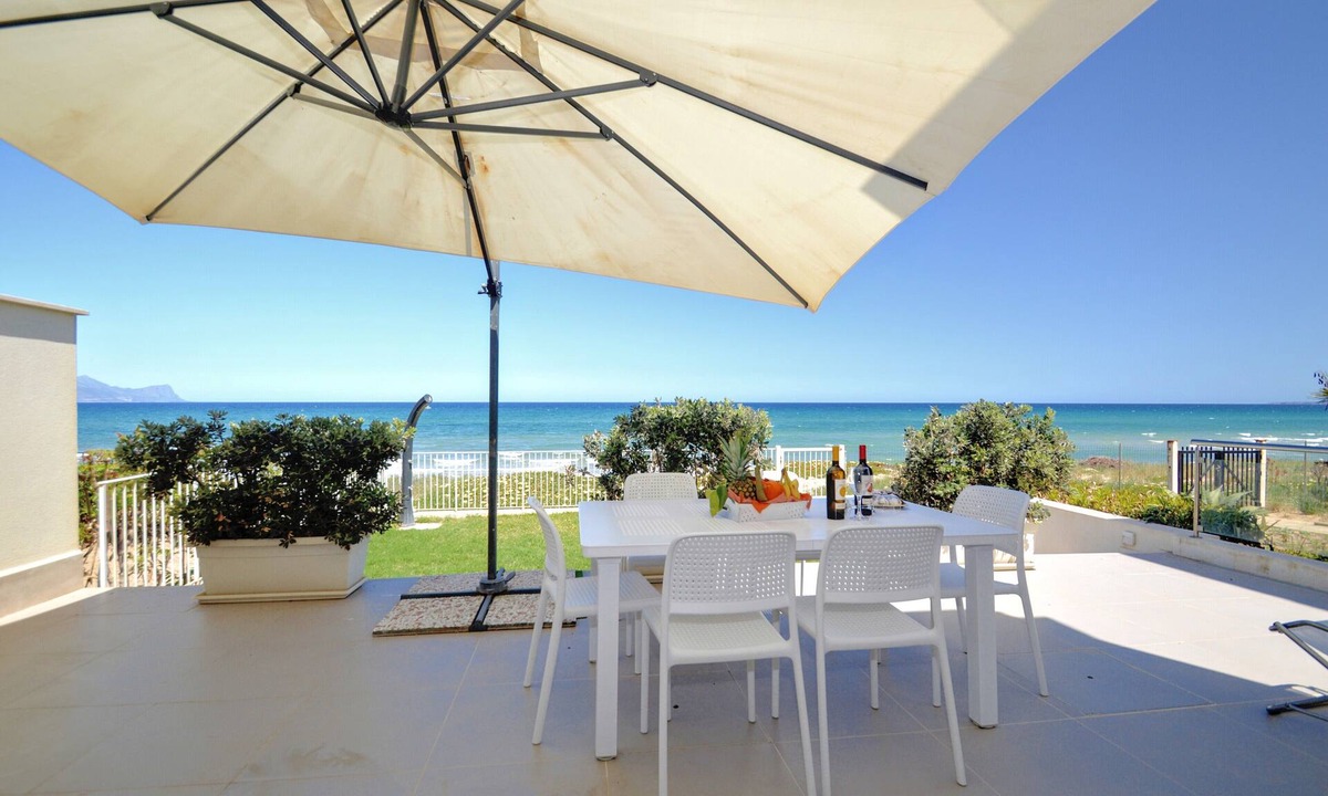 Alcamo Marina Villa | Villa Venere just steps from the sea