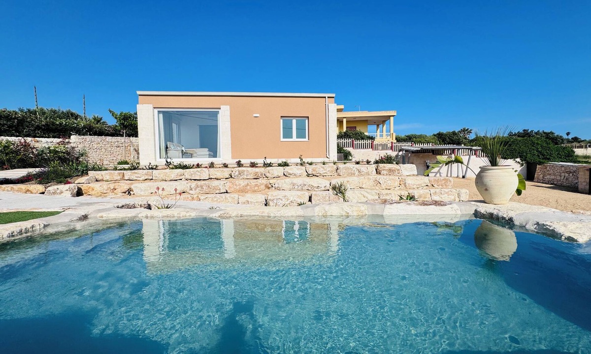 Cava dʼAliga Villa | Villetta Il Maso in Cava d'Aliga a minute's drive from the sea. Private pool