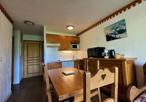 150m from shops, floor -3, balcony, tv, ski locker, 35m², Les Menuires in Les Menuires