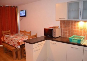 200m from resort center, 6th floor, balcony, tv, ski locker, 36m², Les Menuires in Les Menuires