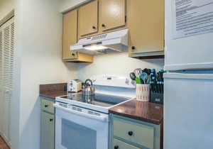 Community Pool & Tennis Courts; Ground Floor Villa w/Wooded Lagoon View; Easy Harbourtown Access!