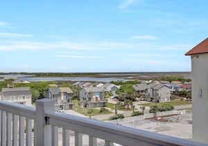 Incredible Views from a Private Deck, tons of amenities in North Topsail Beach