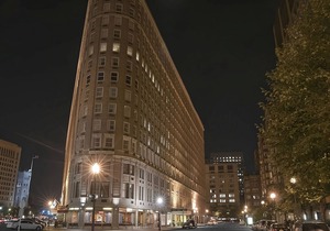 Spacious Downtown Room Close to Public Transports | Pets Are Allowed