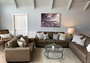 Sprawling Southampton Home w Pool Jacuzzi Near Beach Town