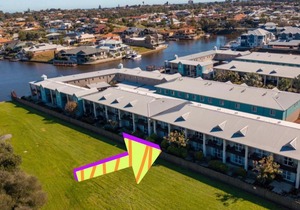 Studio apartment with queen bed in Apollo Quay in Mandurah