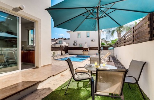 Pernera Villa | 2 bed - Sleeps 6 - Private Pool - 5 Min To Beach