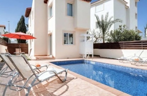 Pernera Villa | 2 bed - Sleeps 6 - Private Pool - 5 Min To Beach