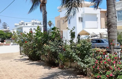 Oroklini Apartment | 2-bedroom apartment in superb Oroklini with cool AC.family and pet friendly.