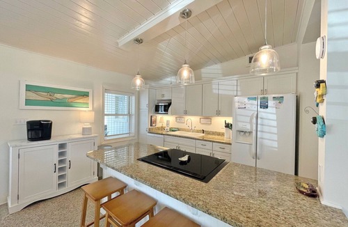 Villa Segunda House | 3 BR Gulf View Beach Home | Steps to the Gulf | Dog Friendly | Rooftop Deck