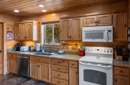 Lazy Acres House | 3BR A frame near West Yellowstone, just 7 minutes from the park! Mule Deer Cabin