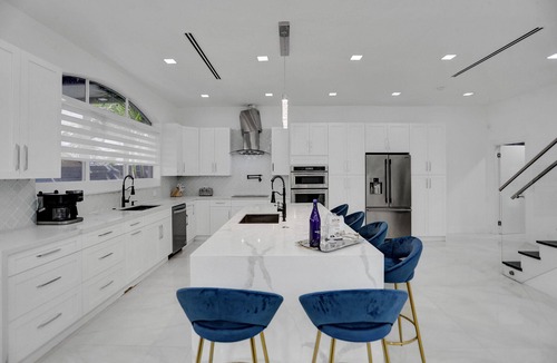 Fort Lauderdale Villa | 4 Bedroom Designer Home Next to Shul and Community Pool