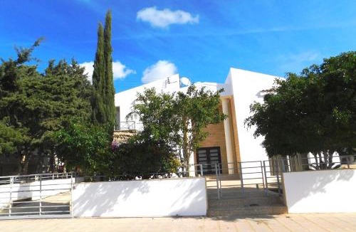 Paphos Villa | 6 bdr villa with TENNIS COURT