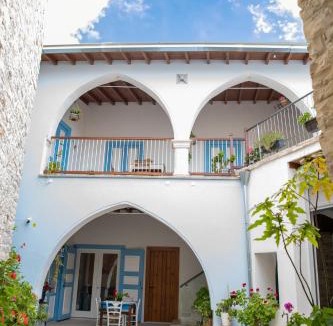 Pano Lefkara House | 7Kamares