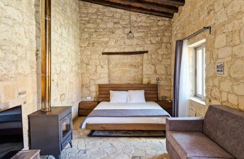 Vasa Koilaniou Apartment | Andre Marie Stonewood Retreat