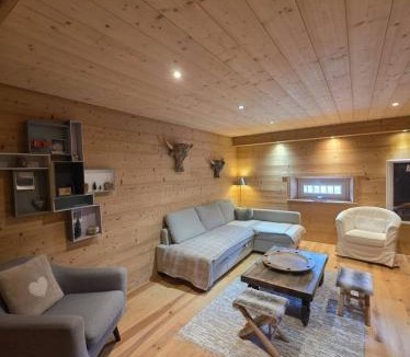 Barcelonnette Apartment | Appartement au rez de jardin d'une villa Mexicaine