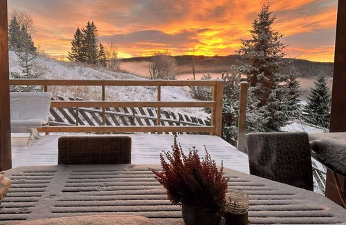 Lunner House | Architect-designed log cabin by Myllavannet
